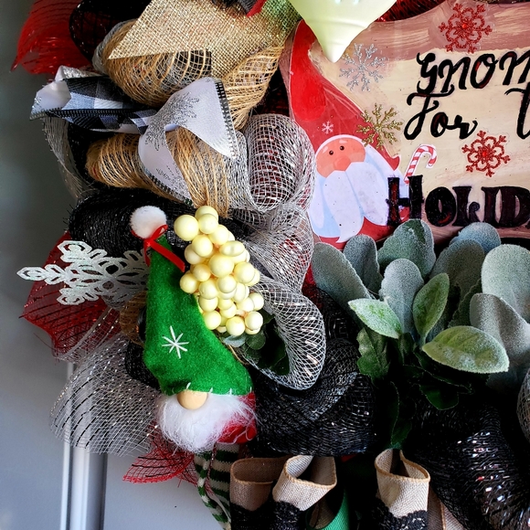 Christmas Wreath Gnome for the Holidays - Picture 4 of 15